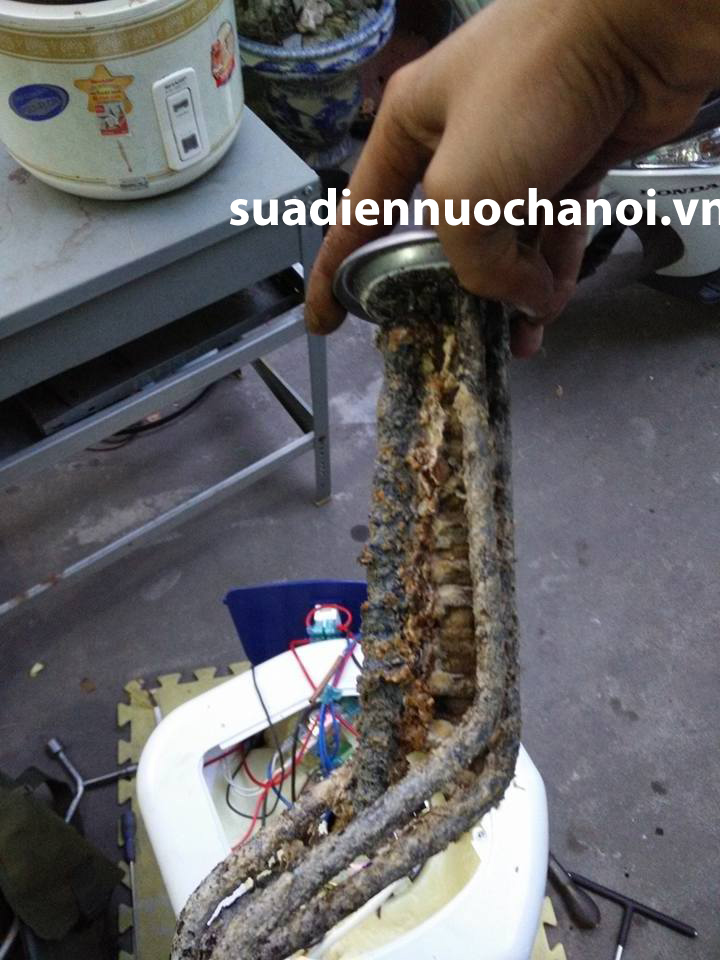 có nên bật bình nóng lạnh liên tục
