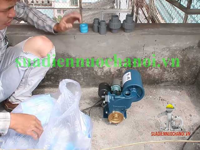 Bước 1 lắp đặt máy bơm tang áp