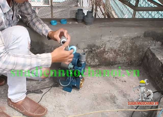 Bước 2 lắp đặt máy bơm tang áp