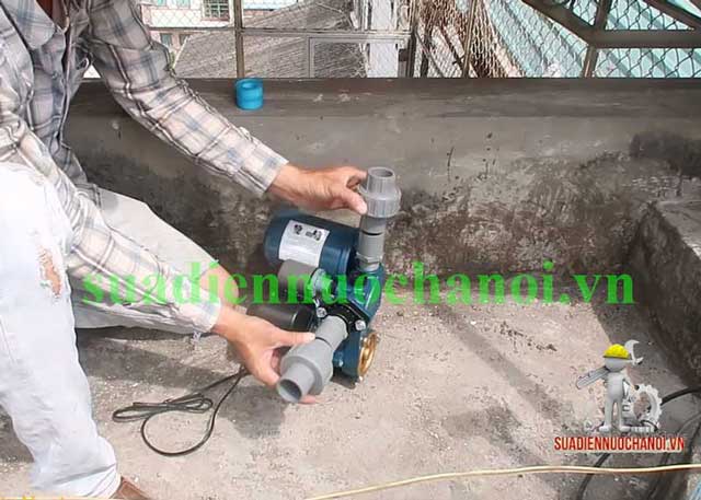 Bước 3 lắp đặt máy bơm tang áp