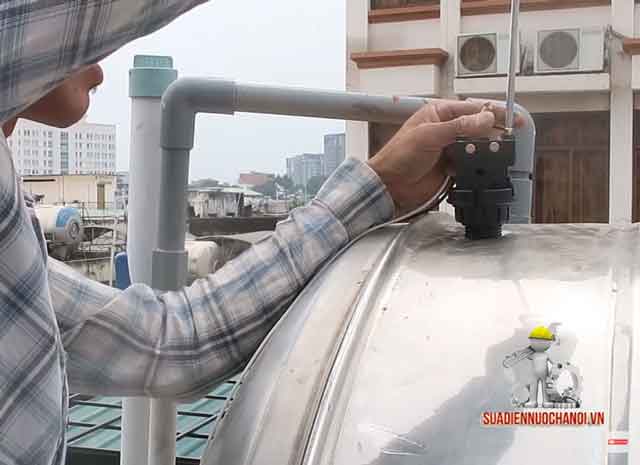 Bước 6 lắp đặt máy bơm tăng áp