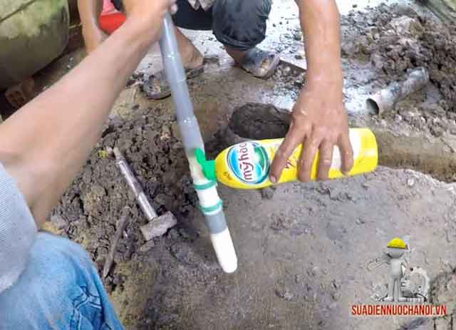 bước 1 lắp đặt máy bơm giếng 2 đầu
