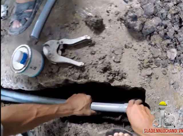 bước 2 lắp đặt máy bơm giếng 2 đầu