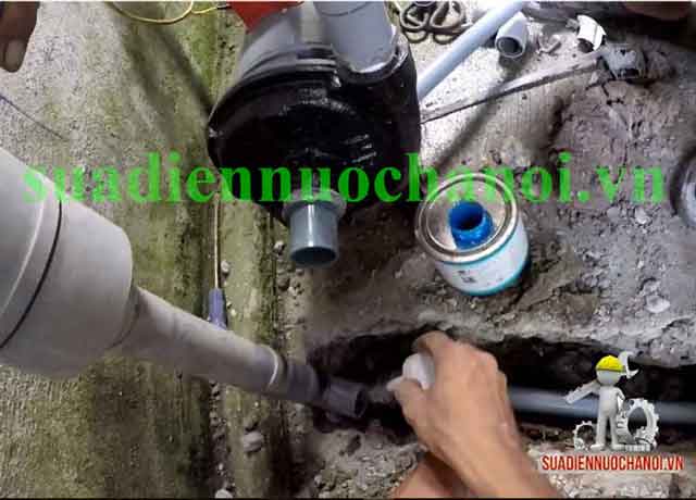bước 5 lắp đặt máy bơm giếng 2 đầu