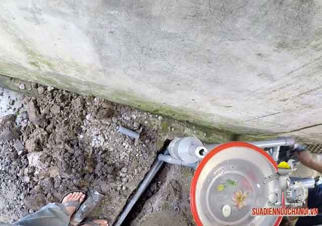 Bước 7 lắp đặt máy bơm giếng khoan 2 đầu