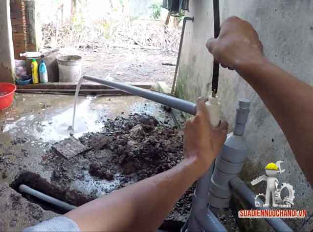 Bước 9 lắp đặt máy bơm giếng khoan 2 đầu