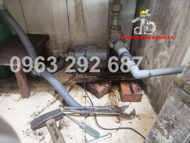 Sửa máy bơm nhà anh Chí 15/42/165 Cầu giấy lỗi máy chạy không lên nước do tụt nước