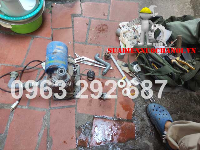 Sửa máy bơm tăng áp nhà chú Thiên 15/21 Yên Hòa cầu giấy lỗi máy chạy không ngắt